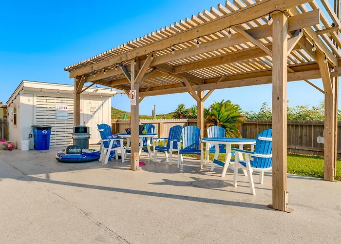 Beachfront Views: Breezy Port Aransas Condo!